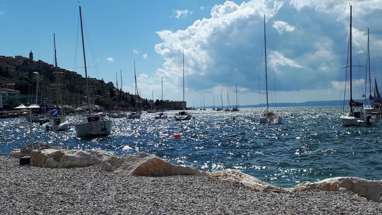 Appartamenti Casa Nina, Lago,Montagne, Uliveti Бренцоне сул Гарда Екстериор снимка