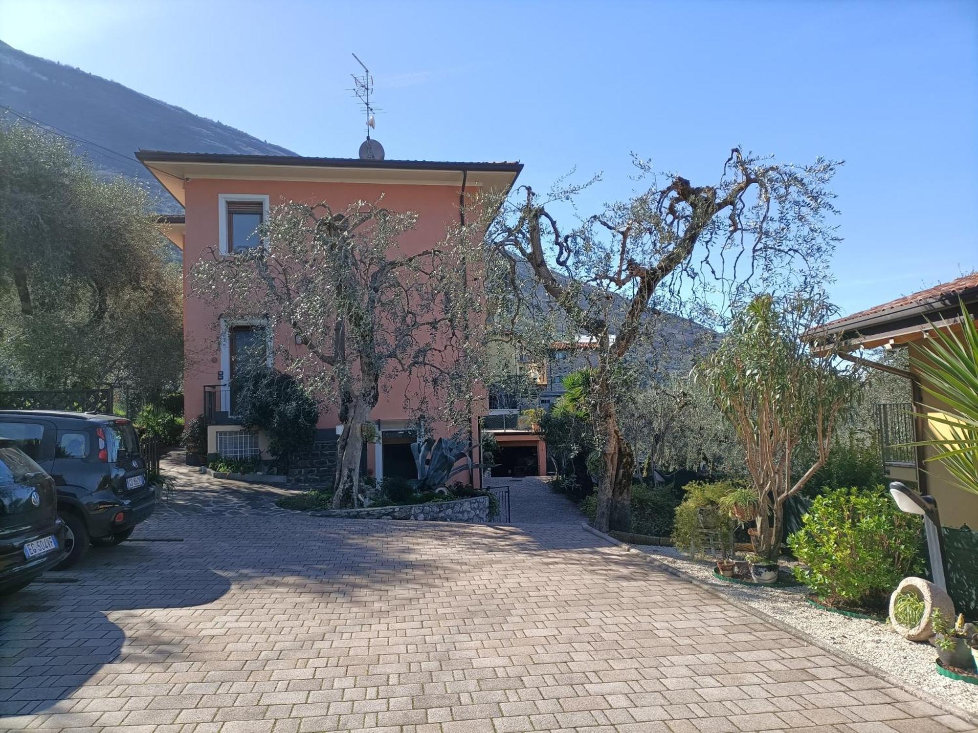 Appartamenti Casa Nina, Lago,Montagne, Uliveti Бренцоне сул Гарда Екстериор снимка