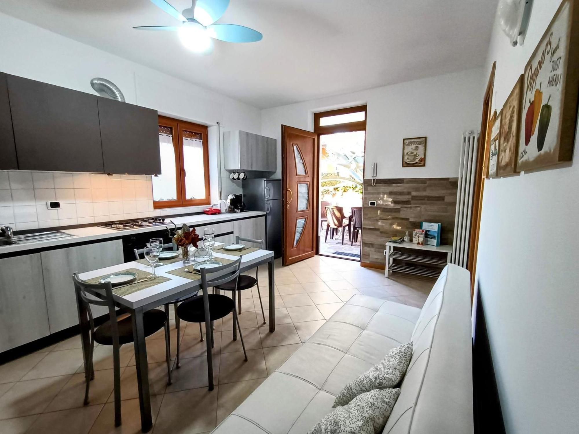 Appartamenti Casa Nina, Lago,Montagne, Uliveti Бренцоне сул Гарда Екстериор снимка