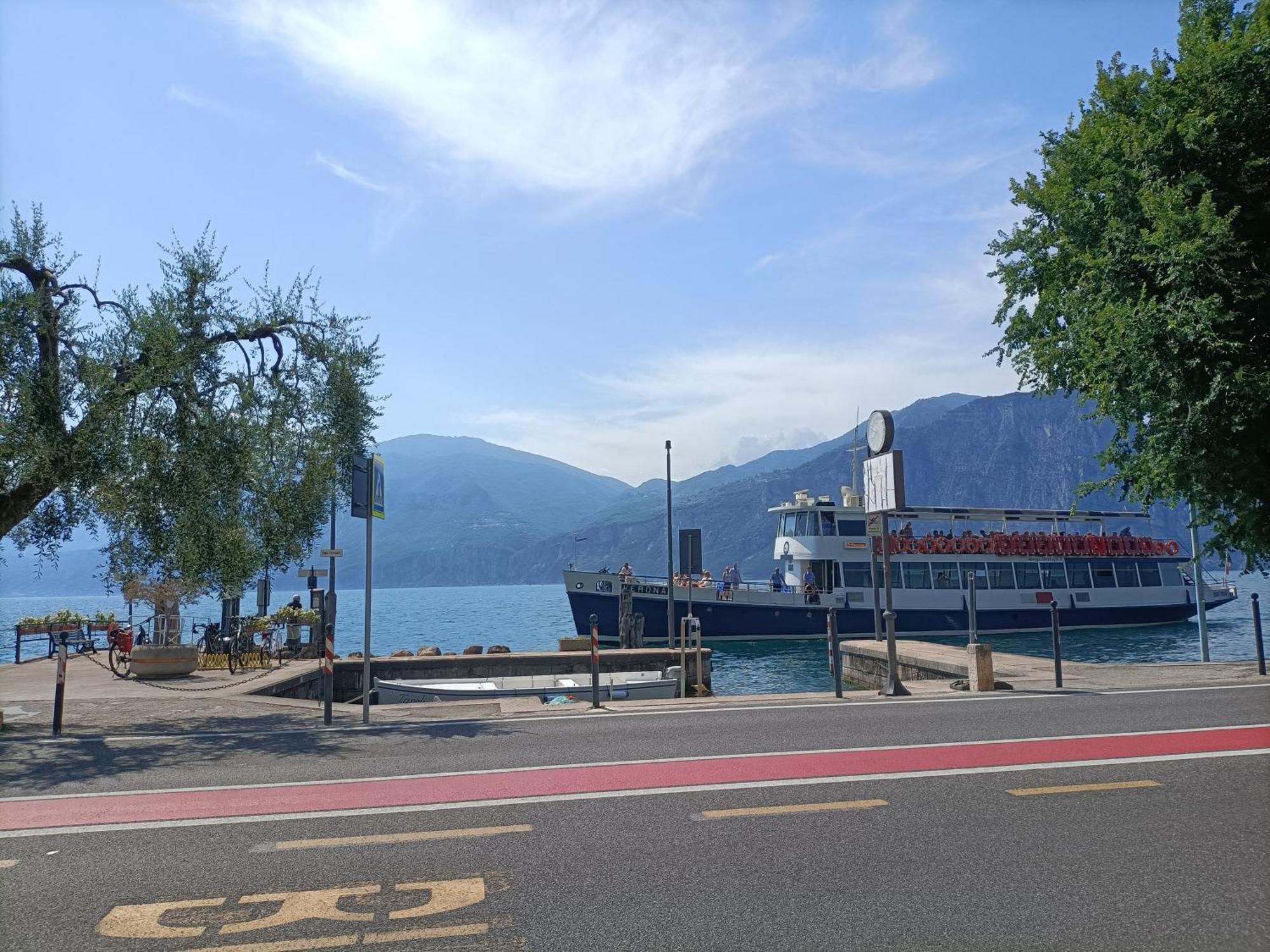 Appartamenti Casa Nina, Lago,Montagne, Uliveti Бренцоне сул Гарда Екстериор снимка