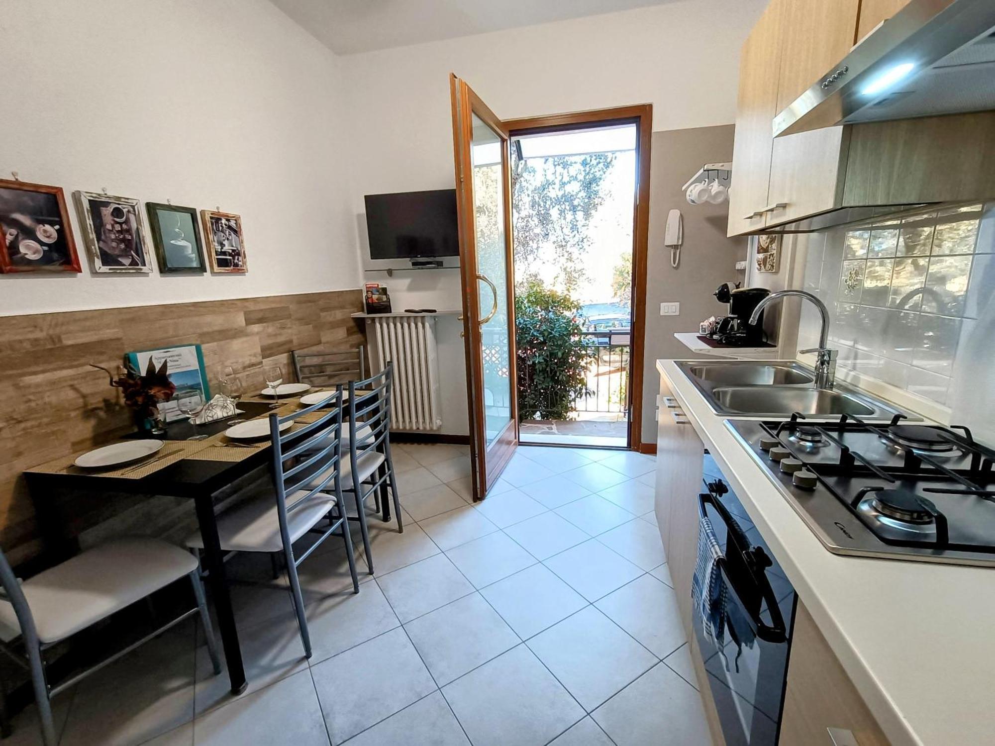 Appartamenti Casa Nina, Lago,Montagne, Uliveti Бренцоне сул Гарда Екстериор снимка