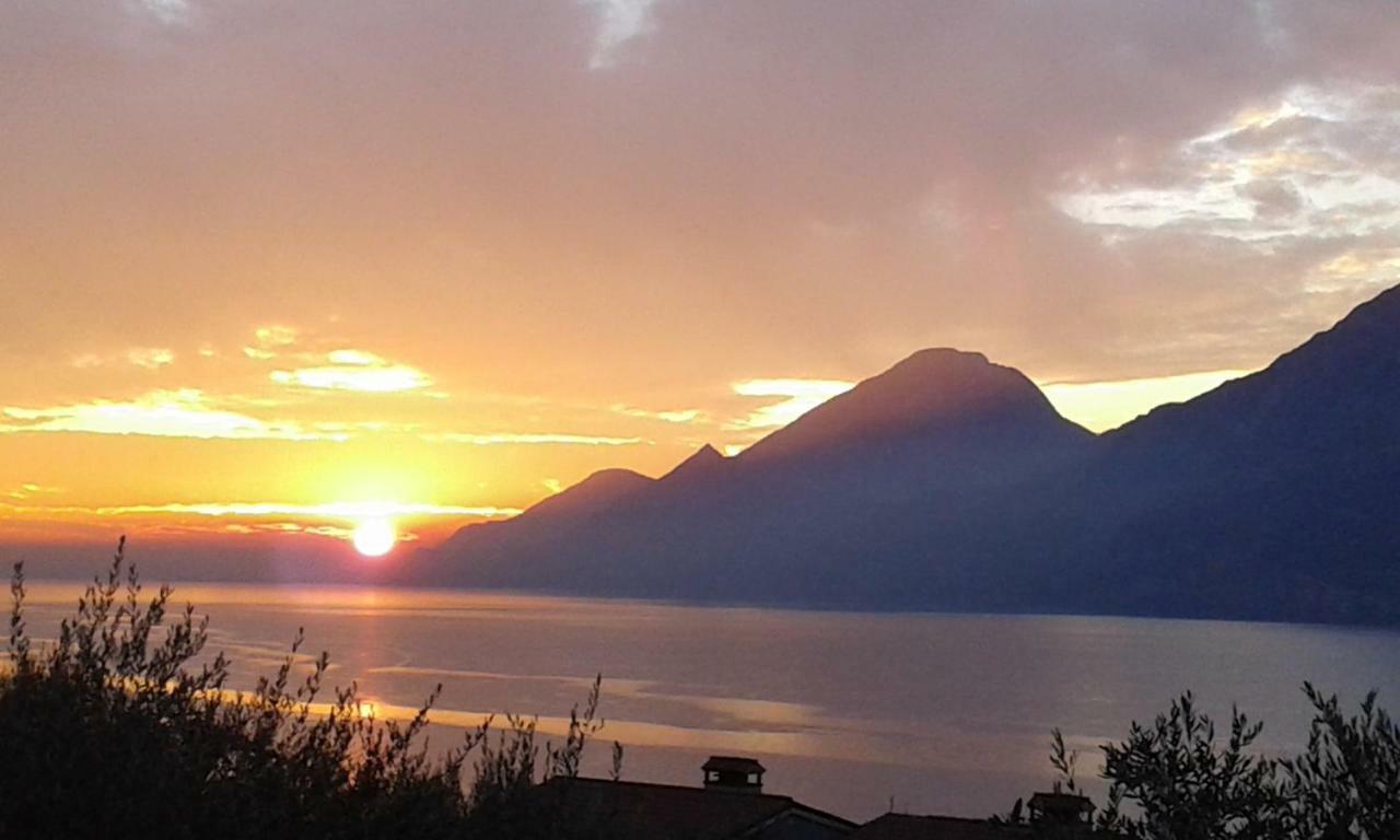 Appartamenti Casa Nina, Lago,Montagne, Uliveti Бренцоне сул Гарда Екстериор снимка